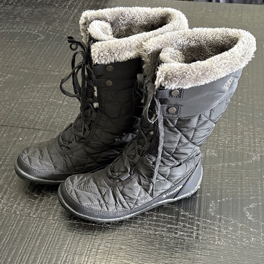 Columbia Women's Black and Grey Winter Boots